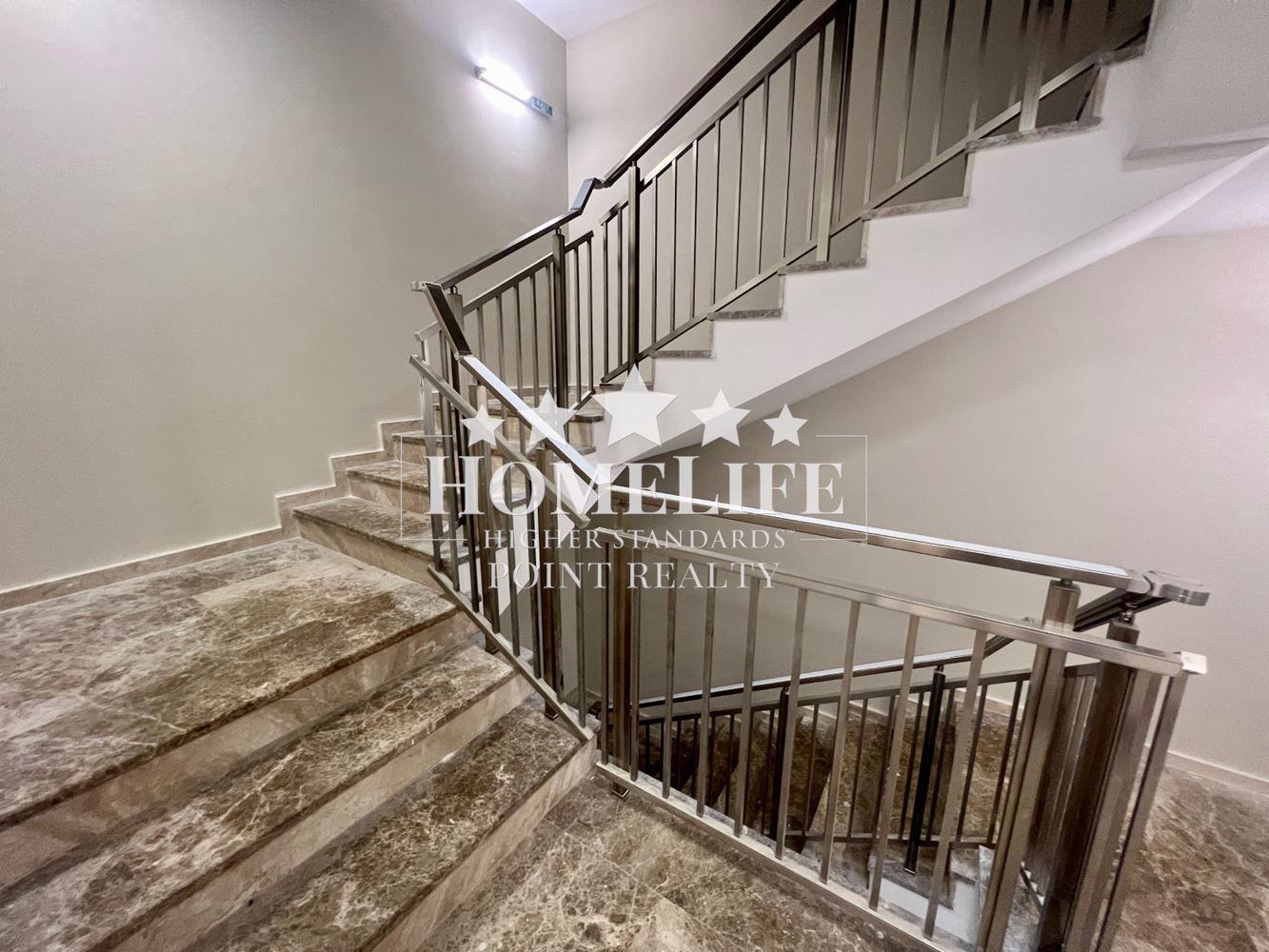 Spacious three-room apartment in the Spacious three-room apartment in the