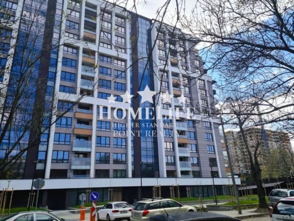 Тристаен апартамент в Център - 0
