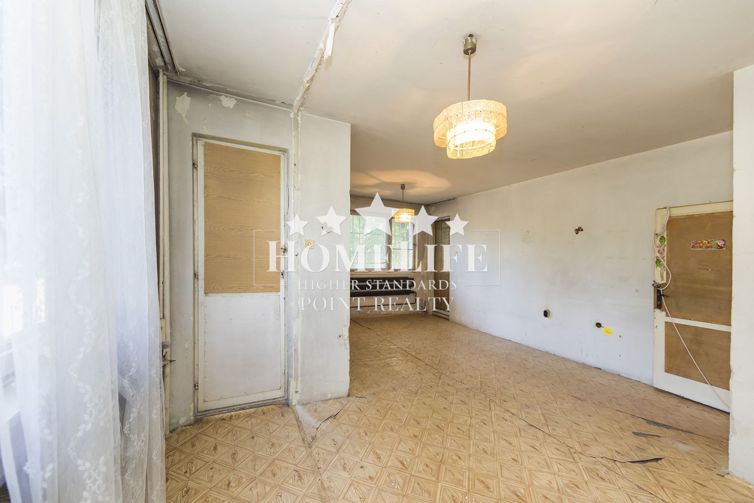 For renovation - a spacious two-room apartment in Druzhba 1, allowing conversion into a three-room apartment.-0 For renovation - a spacious two-room apartment in Druzhba 1, allowing conversion into a three-room apartment. - 0