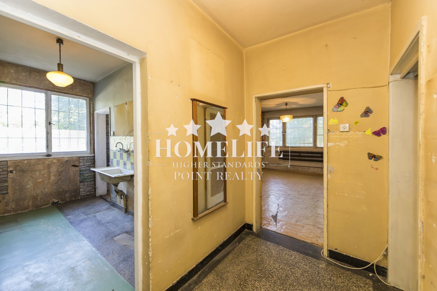 For renovation - a spacious two-room apartment in Druzhba 1, allowing conversion into a three-room apartment.-0 For renovation - a spacious two-room apartment in Druzhba 1, allowing conversion into a three-room apartment. - 0