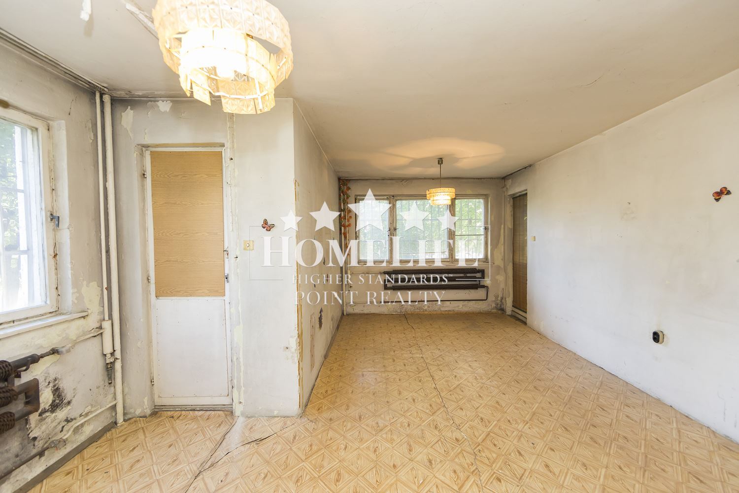 For renovation - a spacious two-room apartment in Druzhba 1, allowing conversion into a three-room apartment.-0 For renovation - a spacious two-room apartment in Druzhba 1, allowing conversion into a three-room apartment. - 0