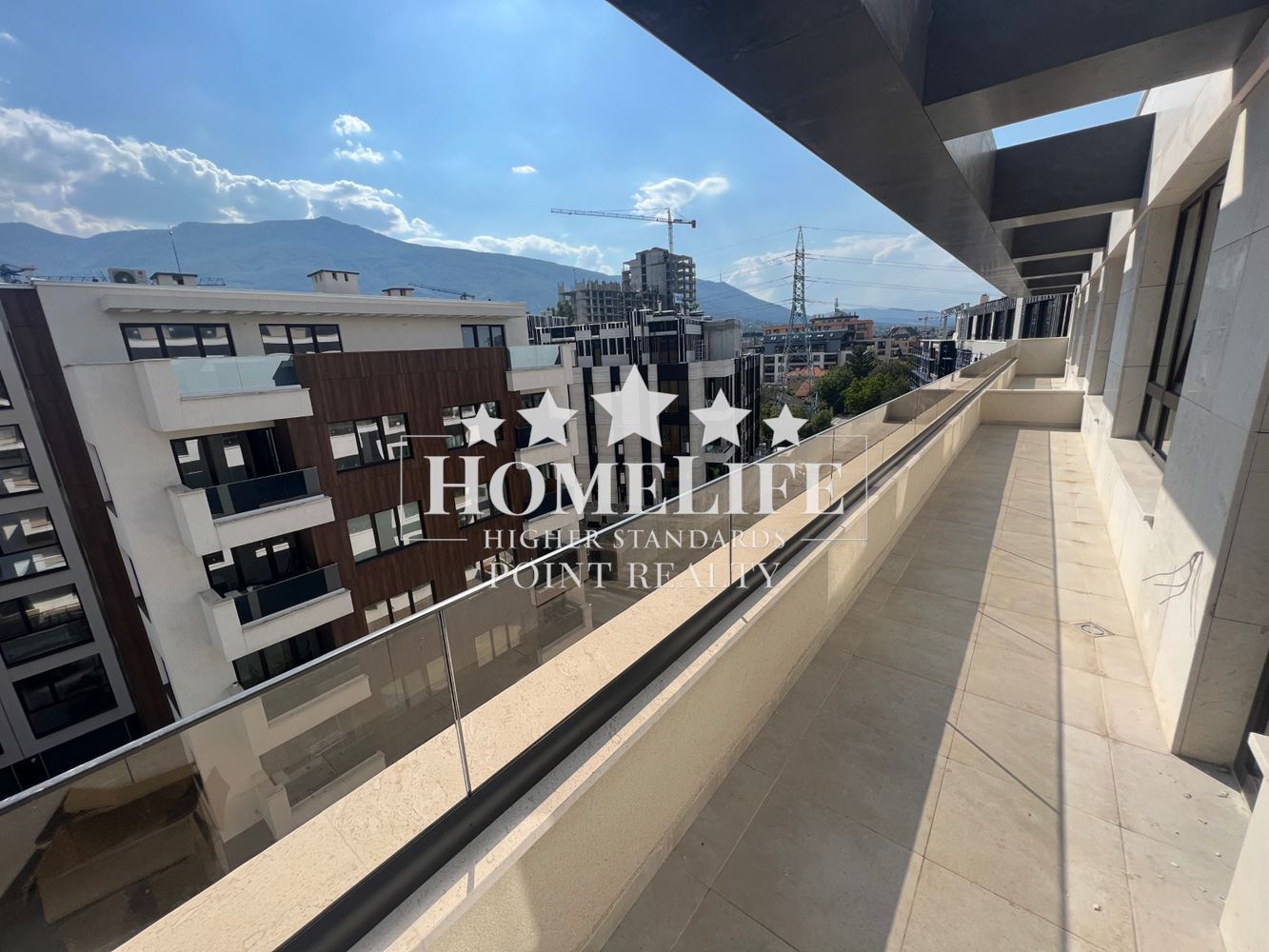 Spacious three-room apartment in the Spacious three-room apartment in the