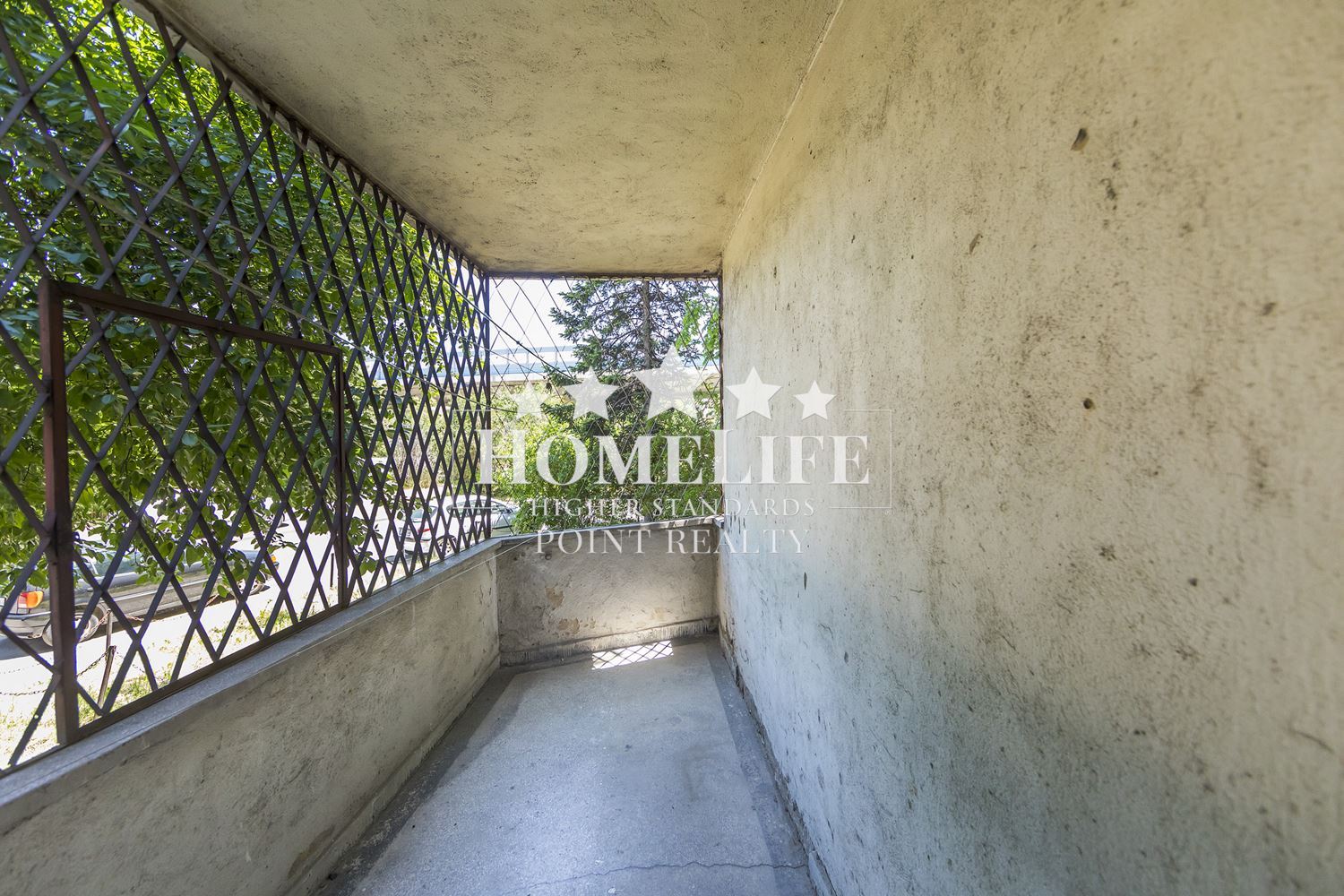 For renovation - a spacious two-room apartment in Druzhba 1, allowing conversion into a three-room apartment.-0 For renovation - a spacious two-room apartment in Druzhba 1, allowing conversion into a three-room apartment. - 0