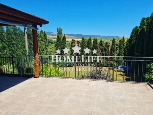 Обзаведена къща с четири спални в село Драговищица - 0