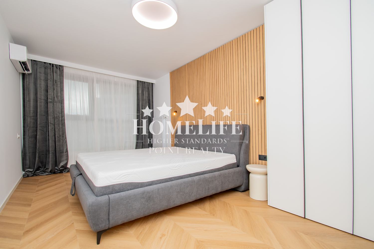 Прекрасен нов тристаен апартамент под наем в затворен комлекс в Центъра на града-0 Прекрасен нов тристаен апартамент под наем в затворен комлекс в Центъра на града - 0