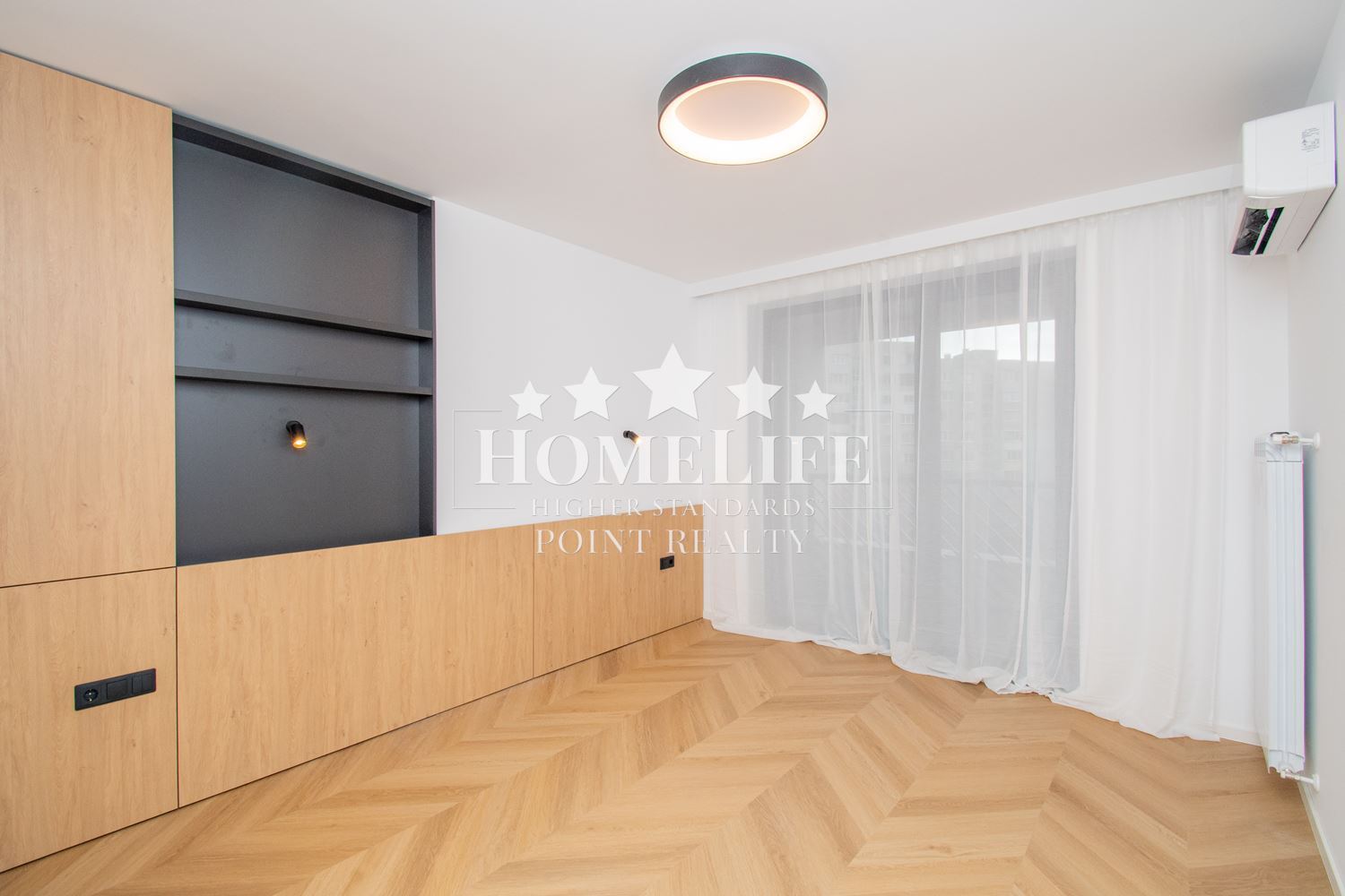 Прекрасен нов тристаен апартамент под наем в затворен комлекс в Центъра на града-0 Прекрасен нов тристаен апартамент под наем в затворен комлекс в Центъра на града - 0