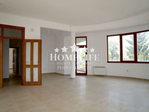 Светъл апартамент с две спални на комуникативно място в кв. Симеоново - 0